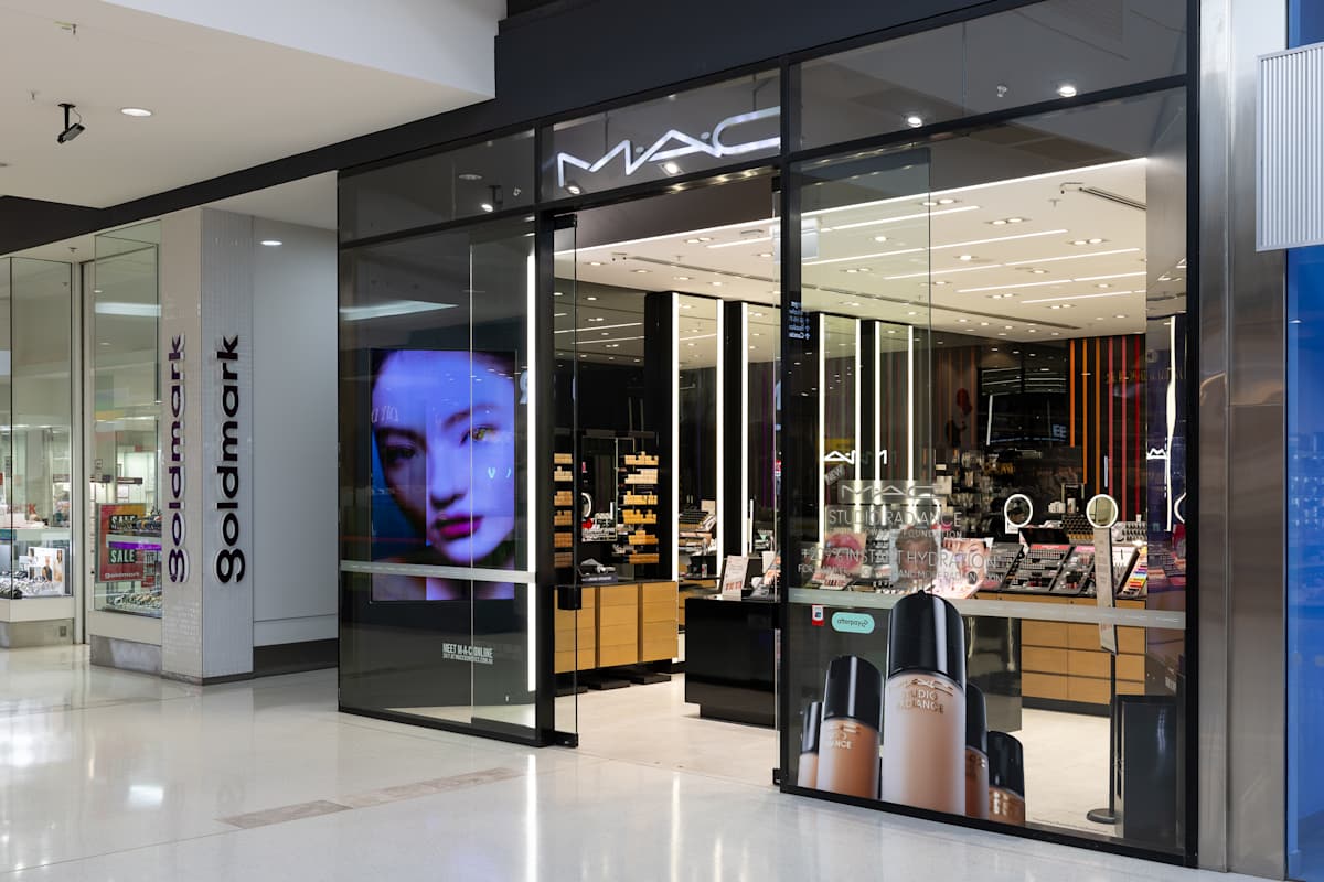 M.A.C storefront image