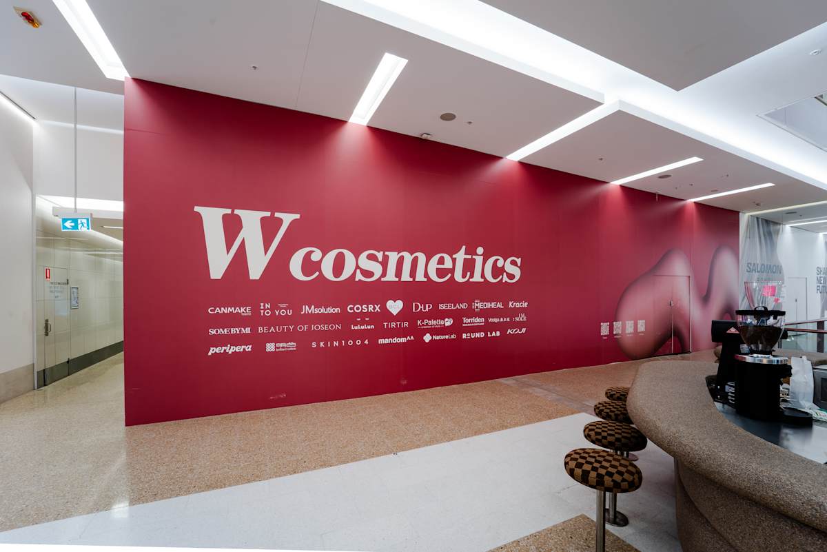 W cosmetics hoarding