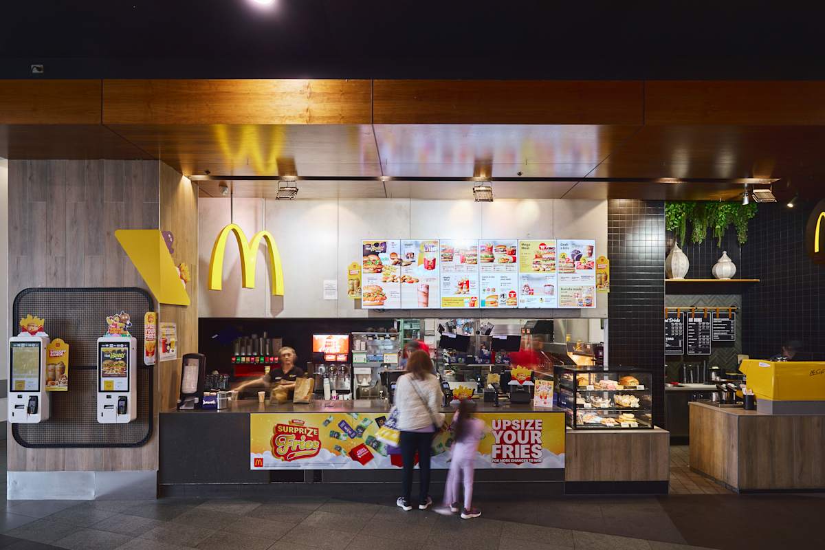 McDonald's storefront image