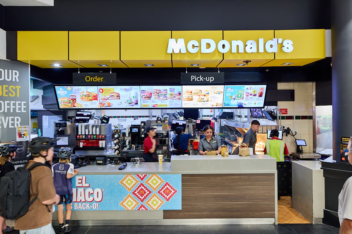 McDonald's storefront image