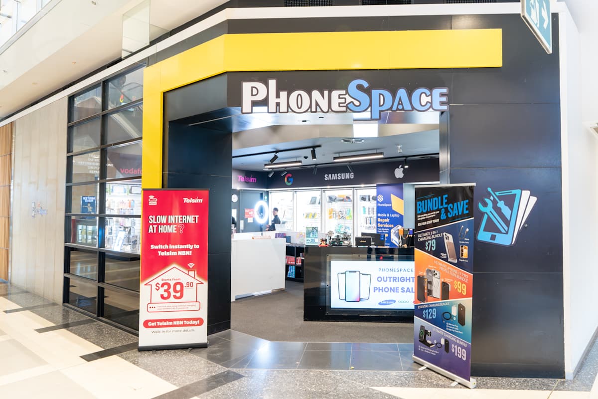 CHA_Phone Space Storefront_JUN26