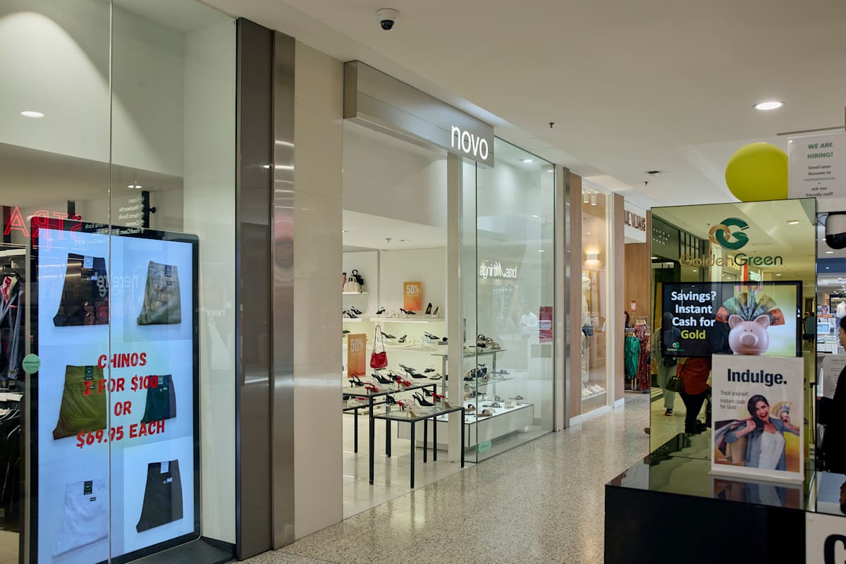 Novo storefront image