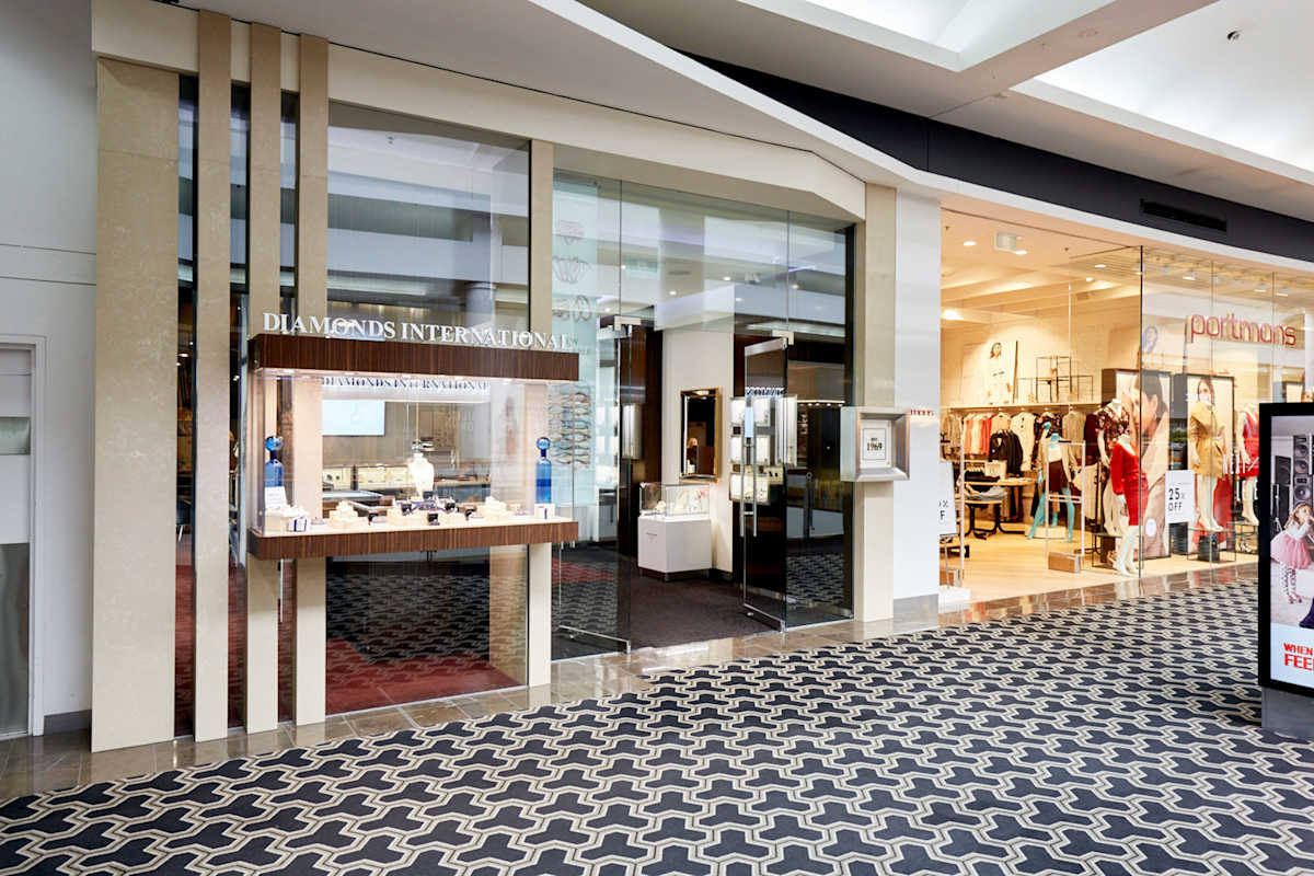 Diamonds International storefront image