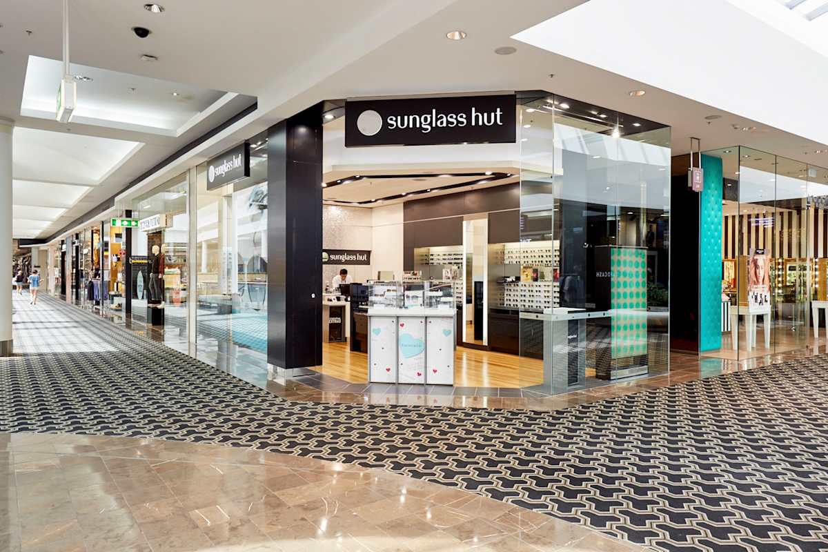Sunglass Hut storefront image