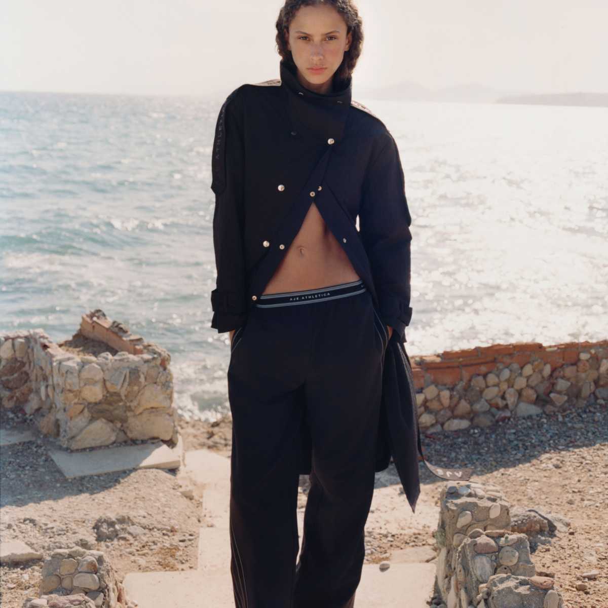 AJE ATHLETICA: Off-Duty Icons