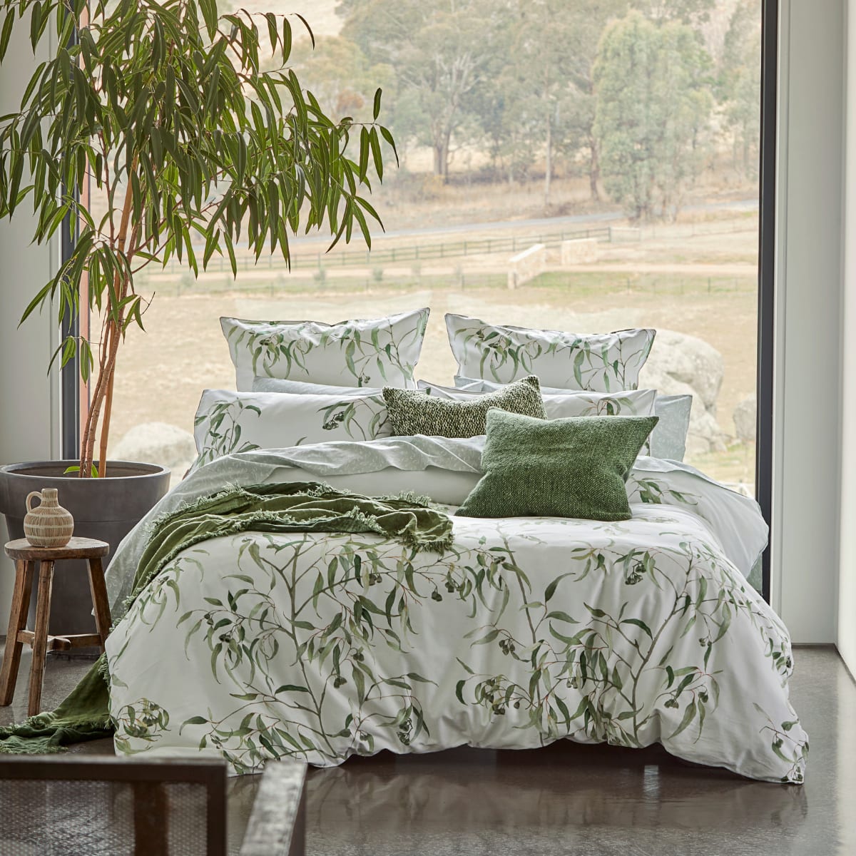 Bed Bath N' Table