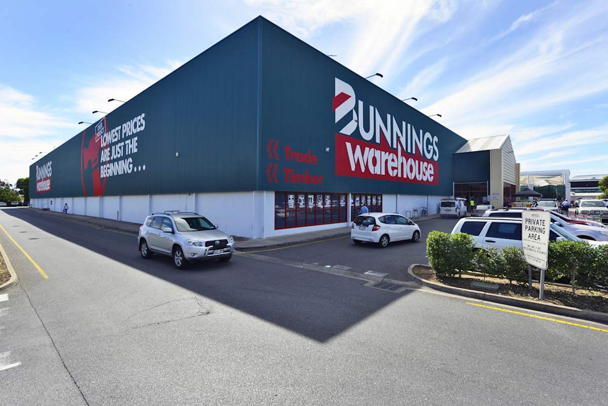 Bunnings Warehouse storefront image