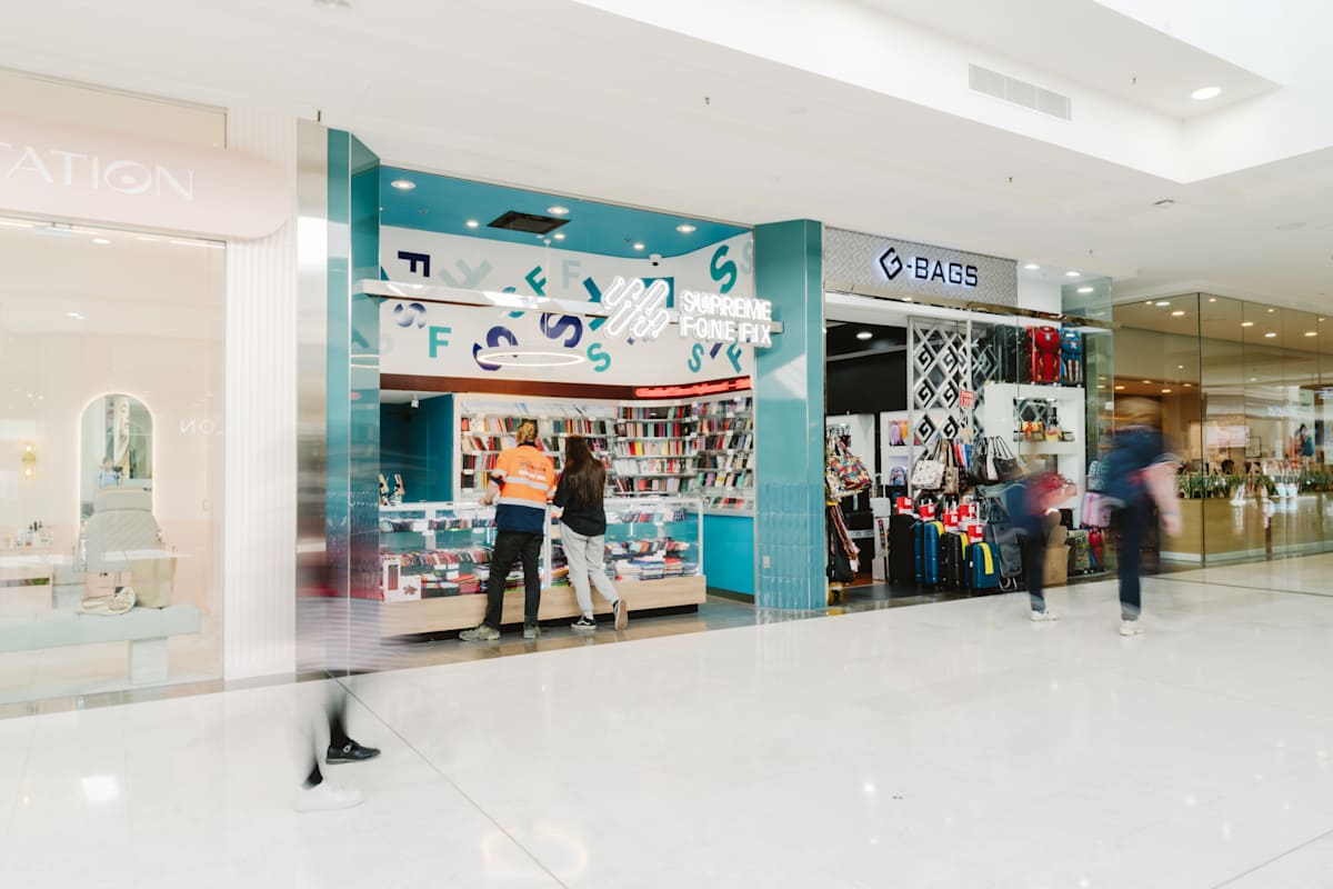 Supreme Fone Fix storefront image