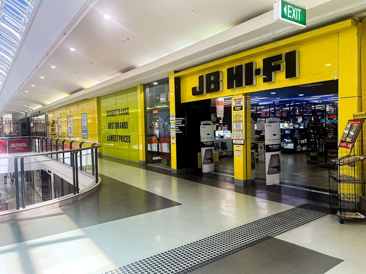JB Hi-Fi storefront image