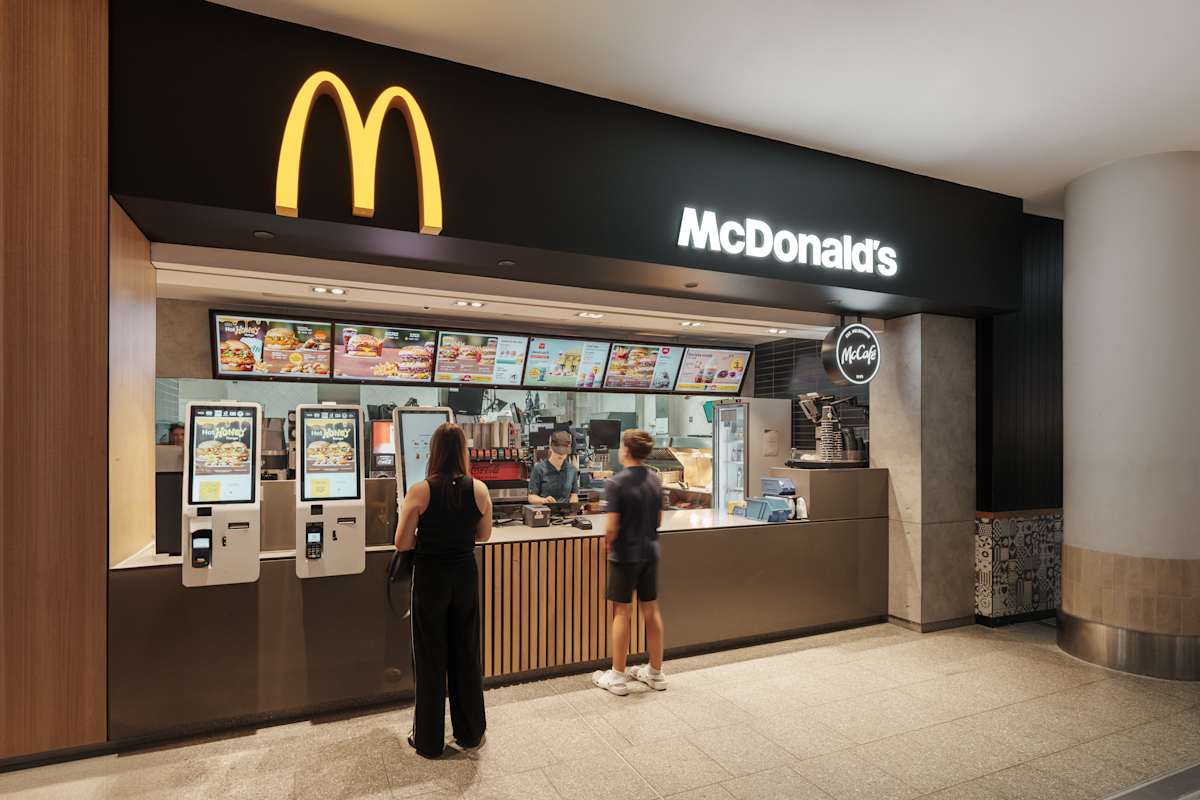 McDonald's storefront image