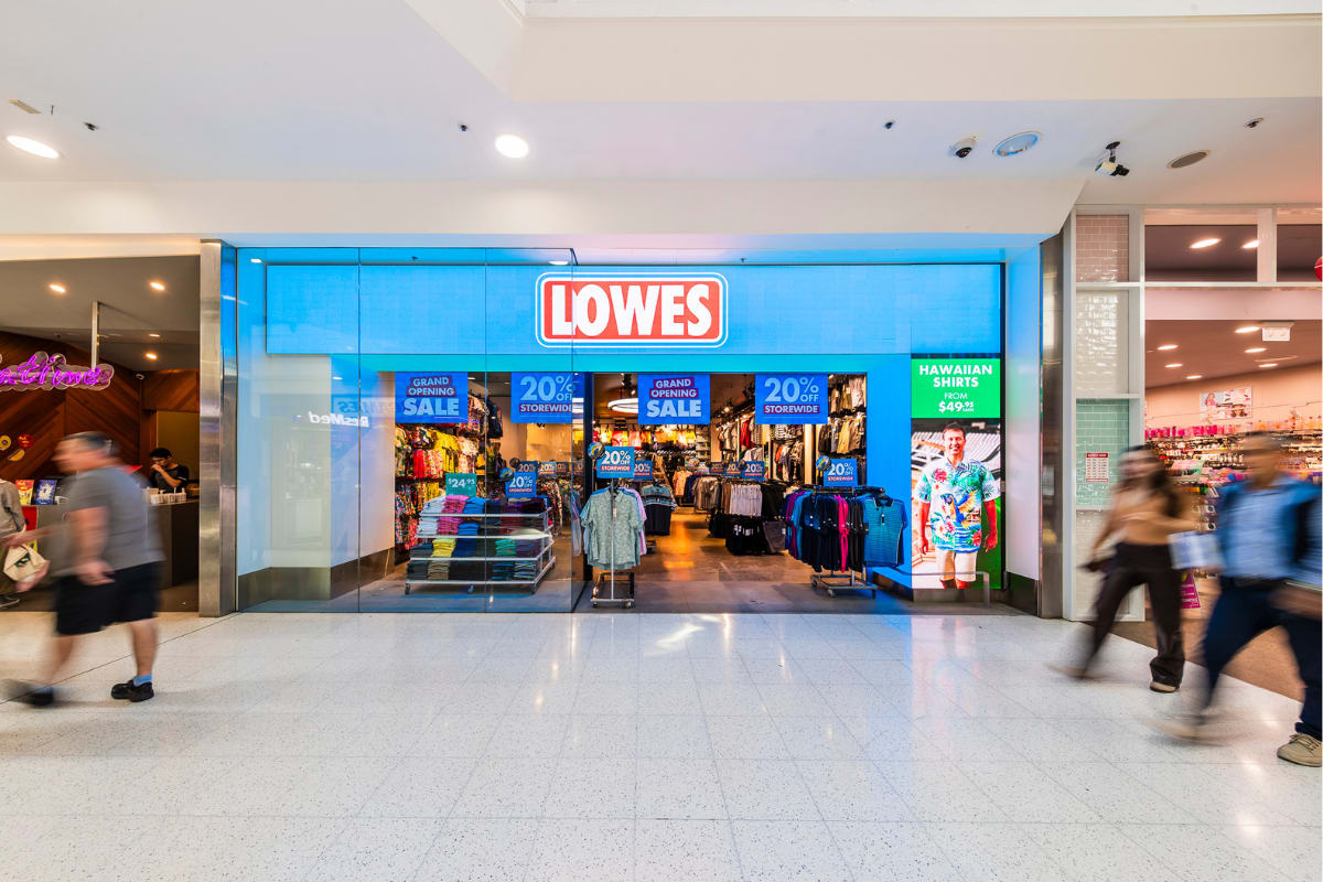 Lowes storefront image