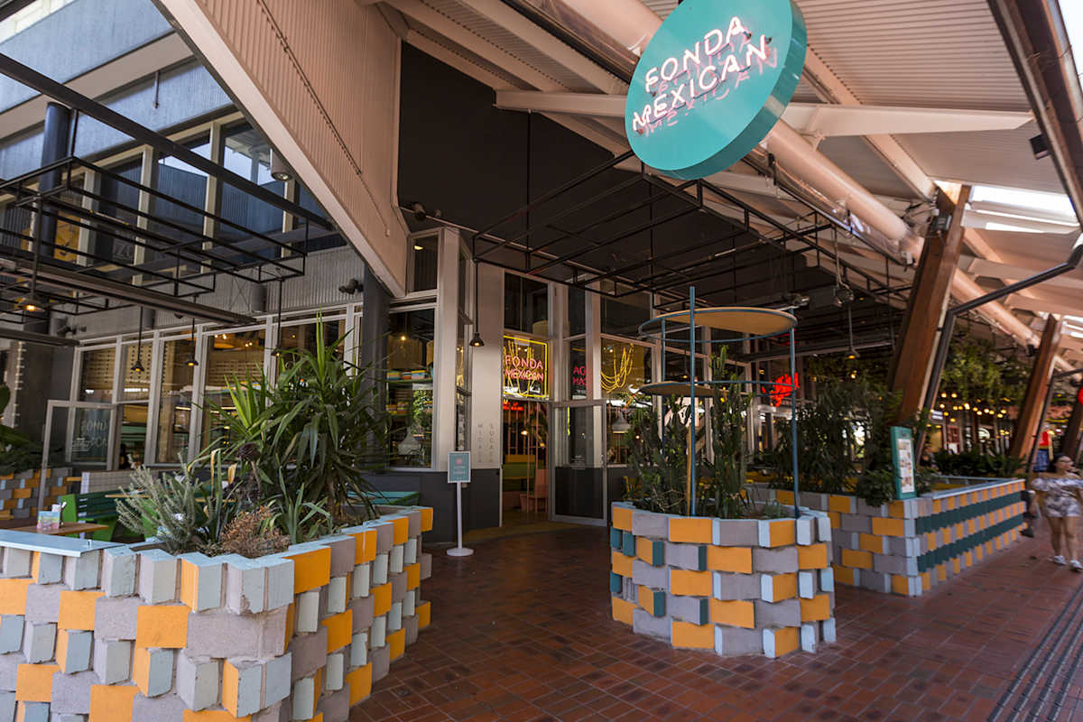 Fonda storefront image