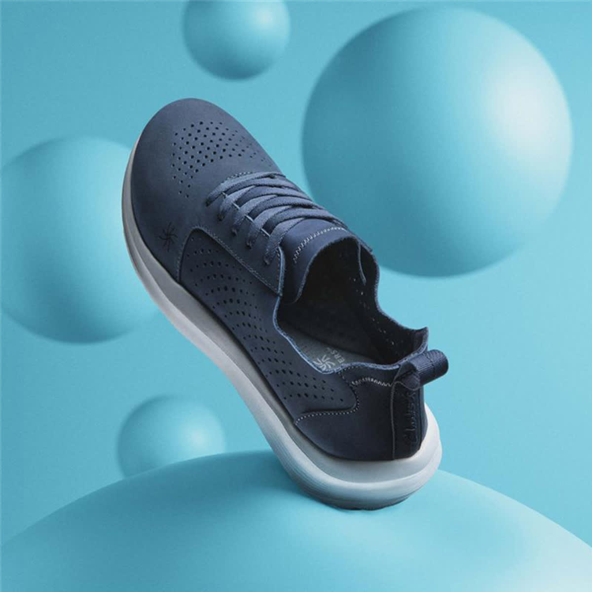 Clarks: 25% Off Store Opening Special