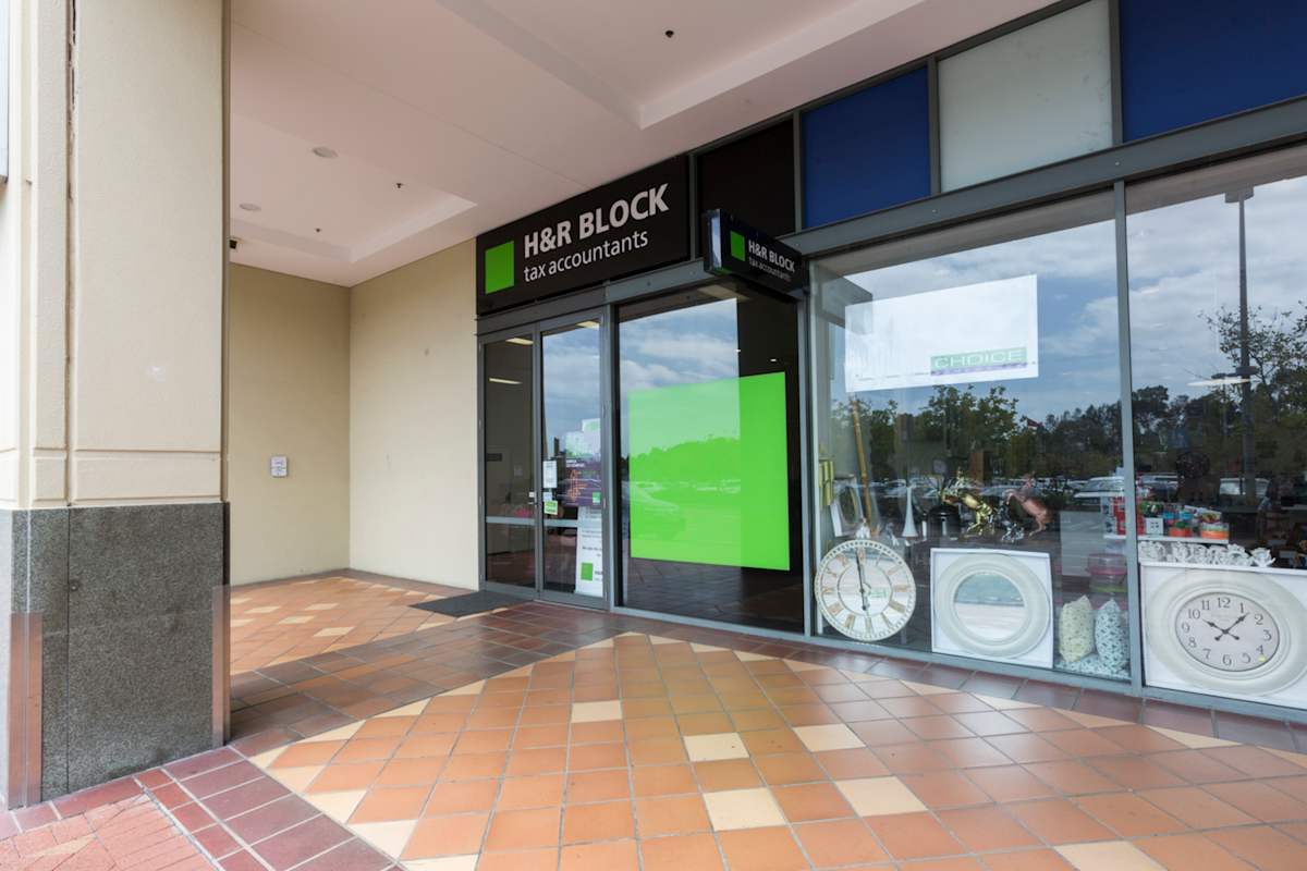 H&R Block storefront image