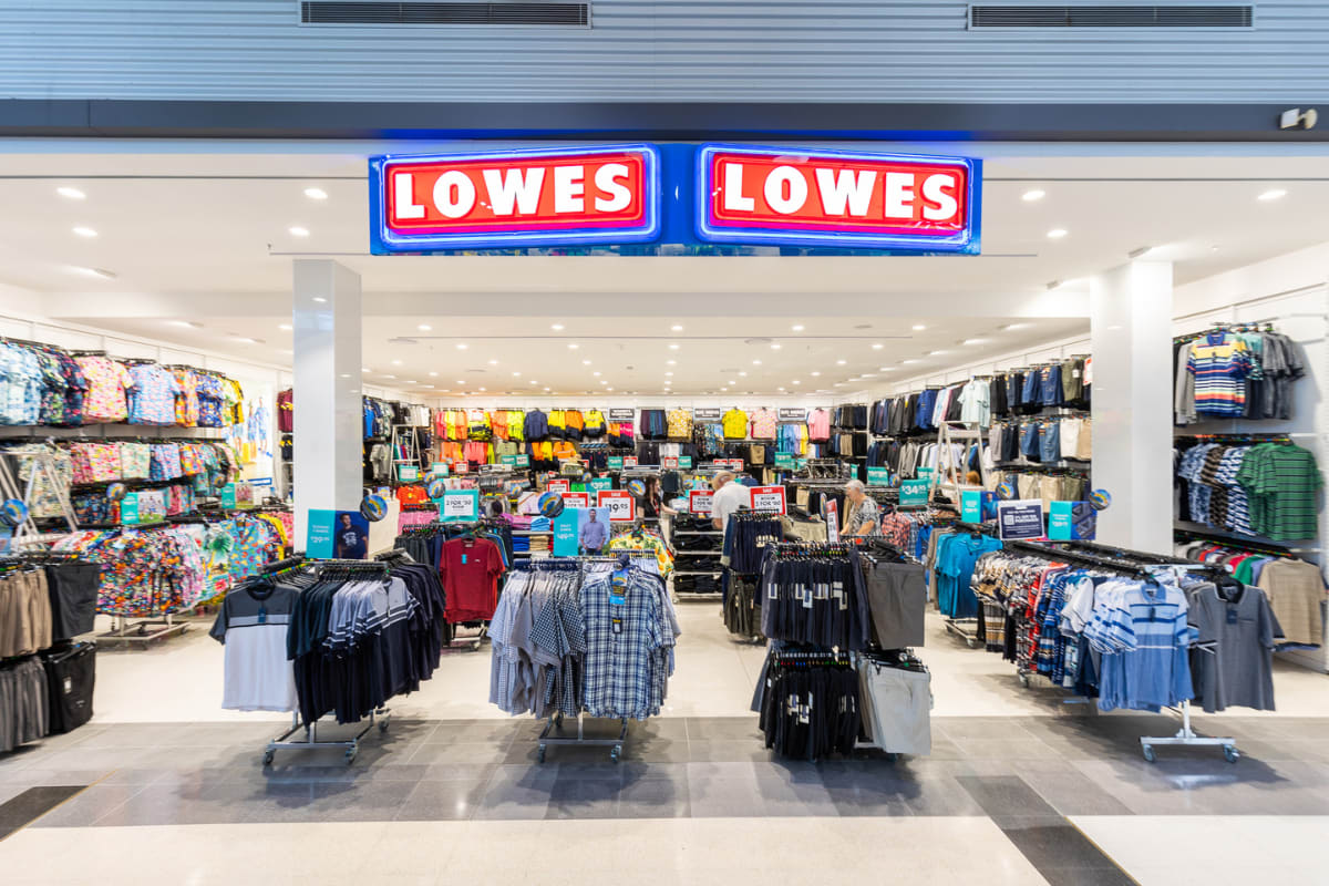 Lowes storefront image