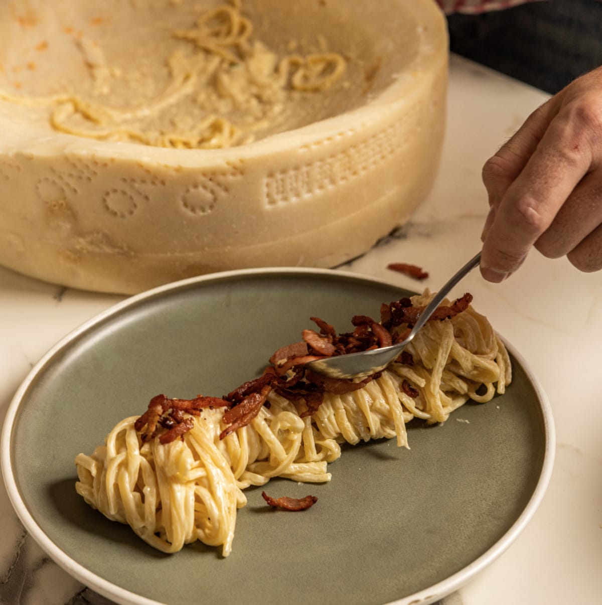 Enzo's Cucina: 3 Cheese Wheel Pasta Night