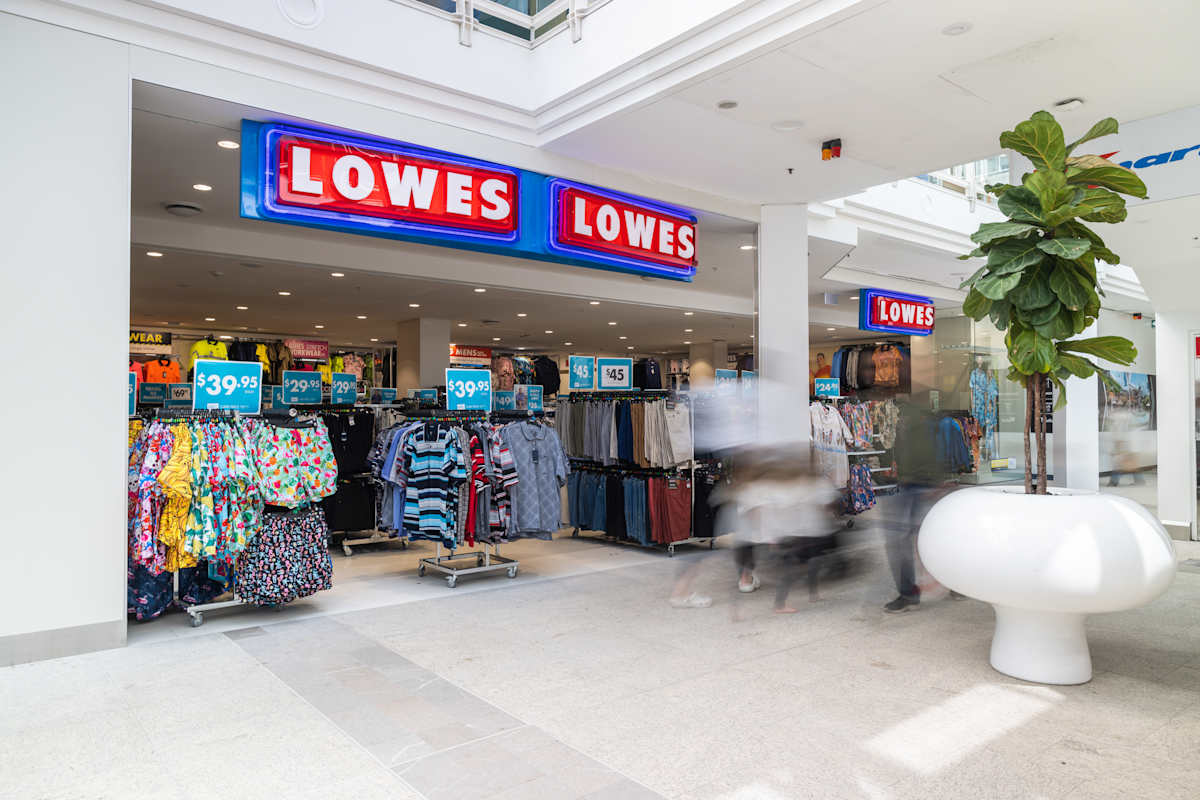 Lowes storefront image