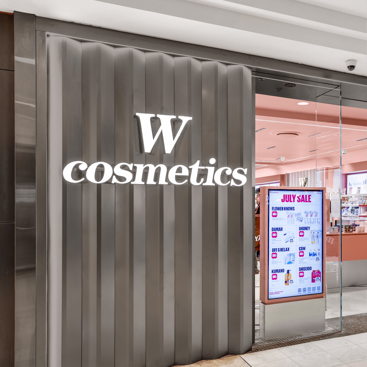 W cosmetics: Exclusive Opening Day Rewards