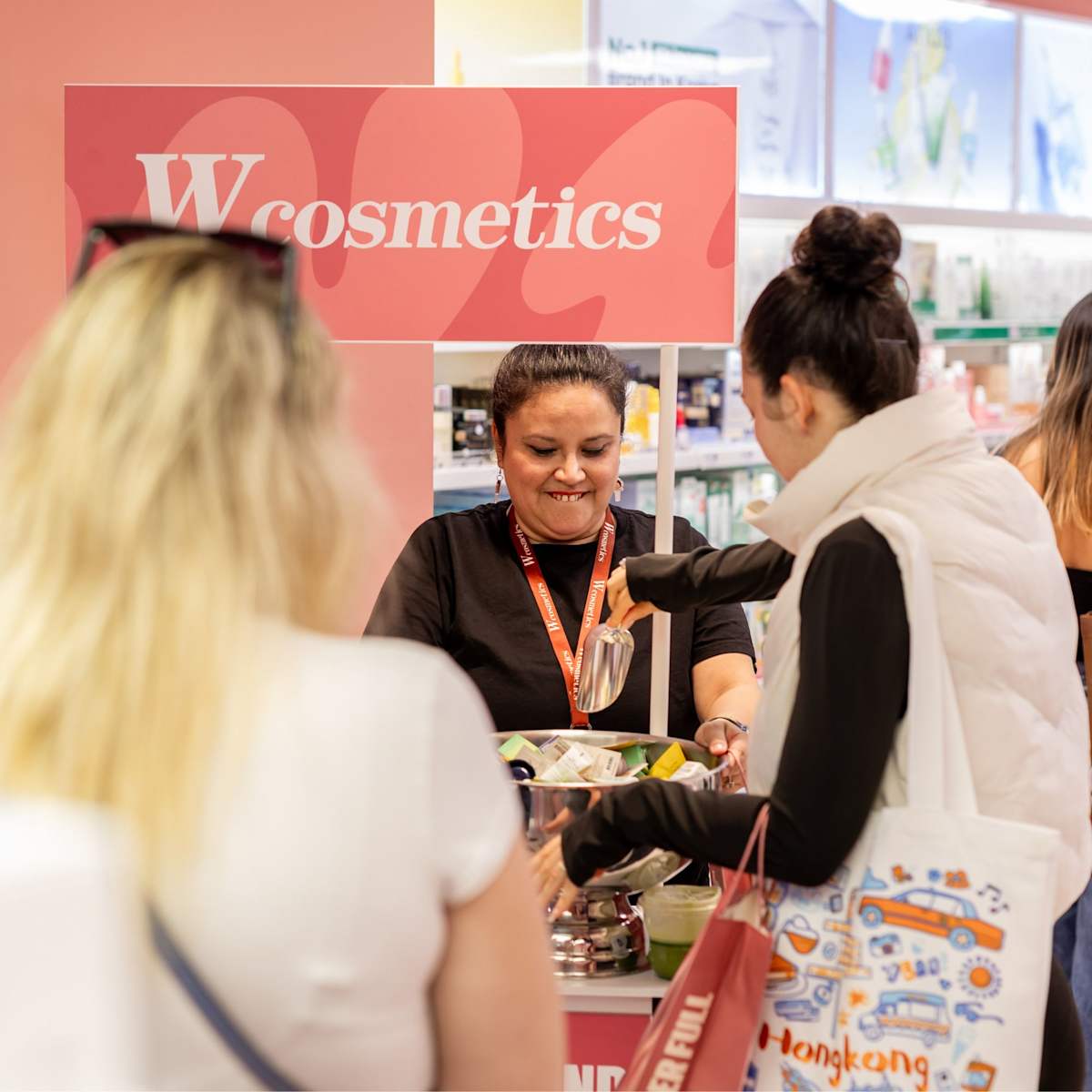 W cosmetics: Grand Opening Gifts