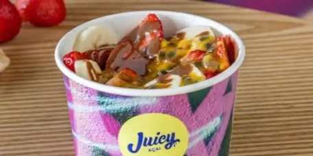 An image of a fruit cup at Juicy Acai. 