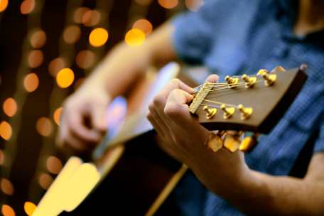 Swing into Winter with live music in food court!