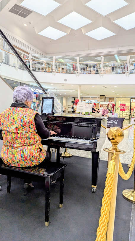 Live Music performance - piano - Woden
