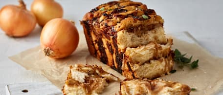 Recipe: Cheesy onion pull-apart -Hero Image - AUTUMN22 - NZ