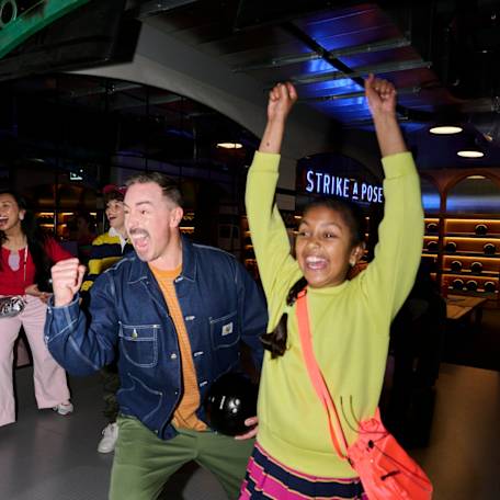 Strike Bowling: Dad Bowls FREE!
