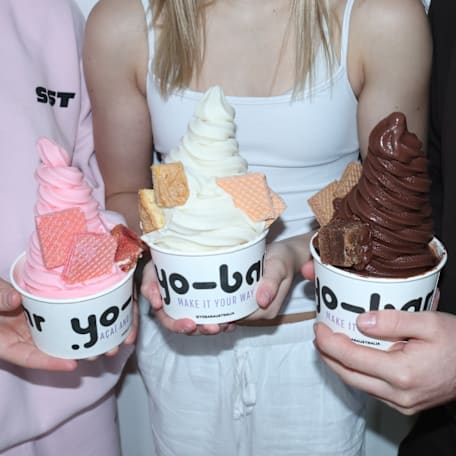 Yo-Bar: NEW Neapolitan Cookie Cake & Wafer Toppings