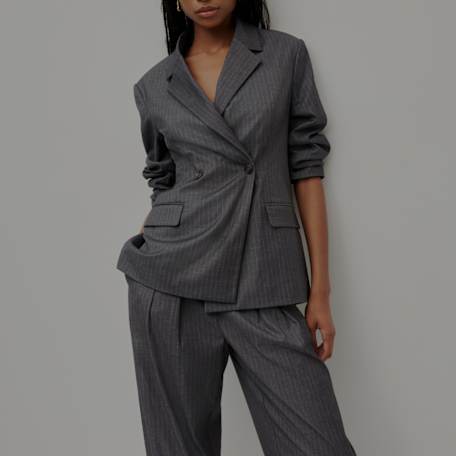 AJE ATHLETICA: Up to 40% off*