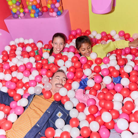 Hijinx Hotel: Dad plays FREE!